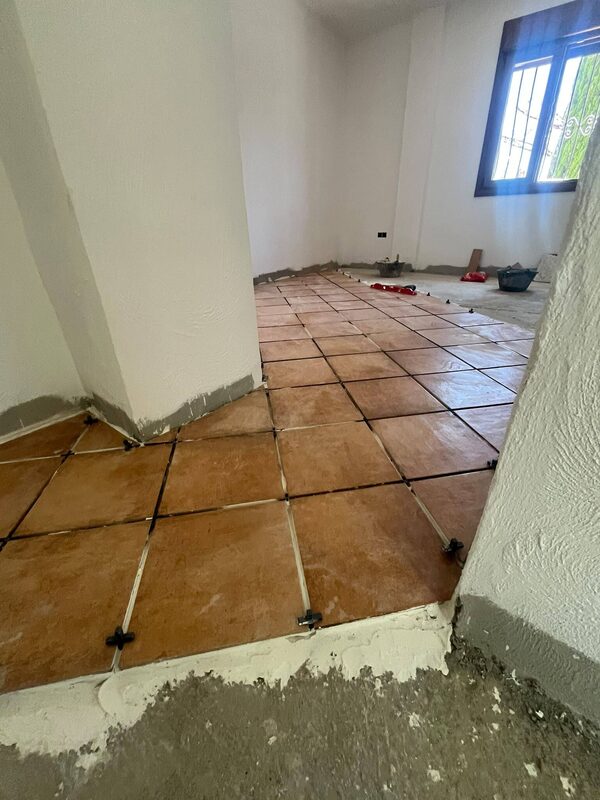 Solado de barro cocido en vivienda
