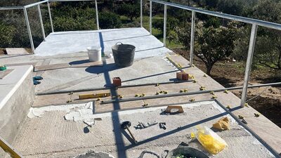 Outdoor slab with scaffolding